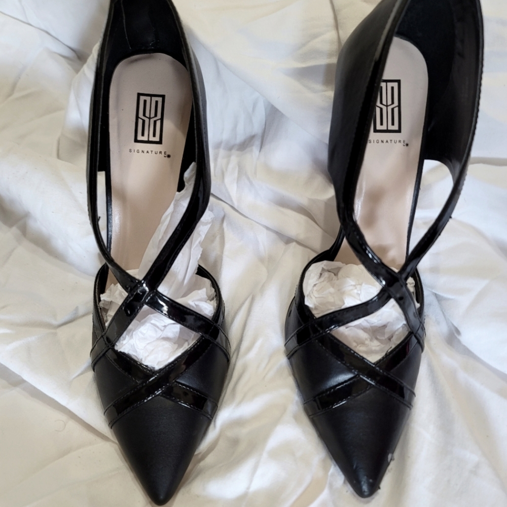 Signature Aracely black strappy heel